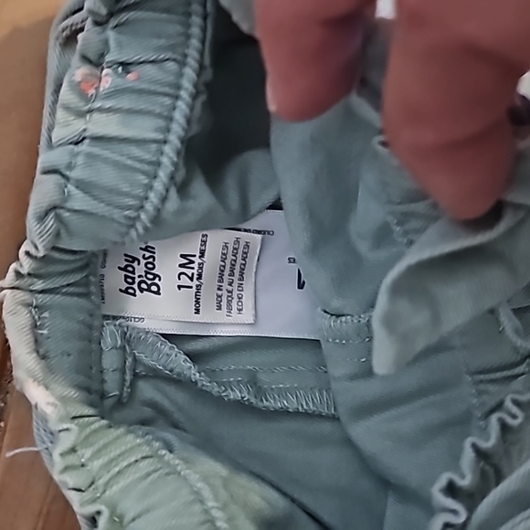 LOT of 2 shorts 12mo & 18mo - Picture 3 of 4